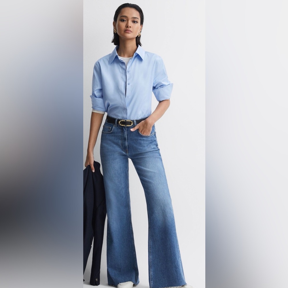 Reiss Calla
Mid Rise Wide Leg Jeans in Mid Blue